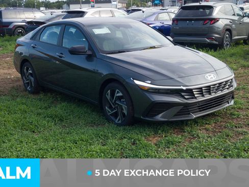 Used 2025 Hyundai Elantra Sport FWD image 4