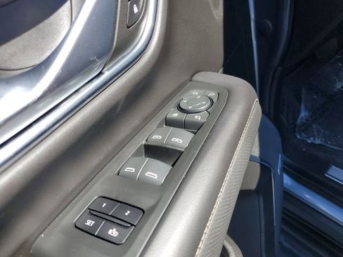 Used 2021 GMC Yukon XL SLT w/ SLT Premium Package image 17