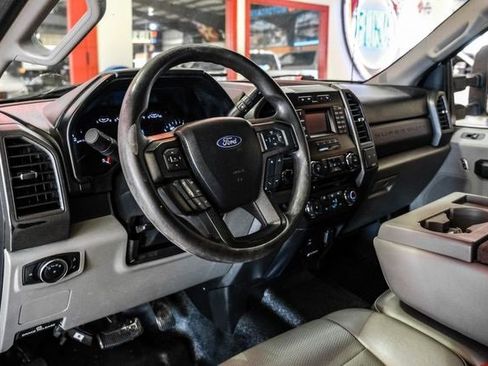 Used 2018 Ford F250 XL w/ Power Equipment Group image 5