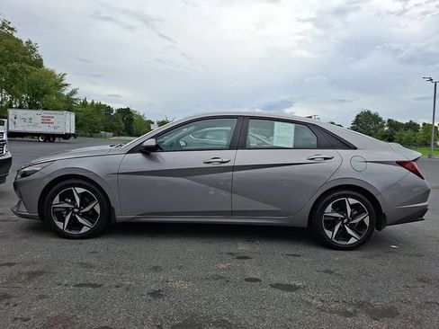 Used 2023 Hyundai Elantra SEL FWD image 3
