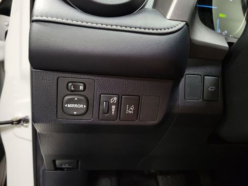 Used 2017 Toyota RAV4 XLE w/ Convenience Package AWD/4WD image 21
