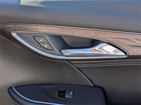 Used 2023 Buick Envision Avenir image 38