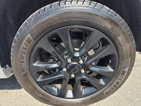 Used 2017 Jeep Grand Cherokee Altitude AWD/4WD image 9