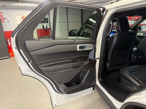 Used 2020 Ford Explorer Limited w/ Class III Trailer Tow Package image 32