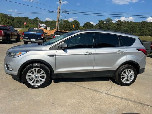 Used 2019 Ford Escape SEL image 2
