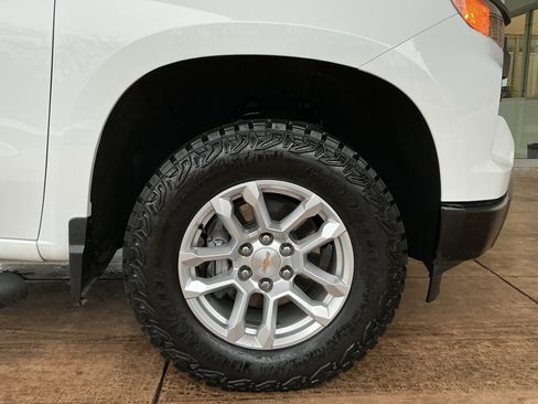 Used 2025 Chevrolet Silverado 1500 W/T w/ WT Value Package image 28