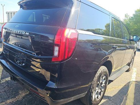 Used 2025 Ford Expedition Active AWD/4WD image 4