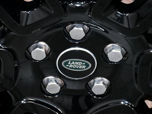 Used 2025 Land Rover Defender 110 S image 86