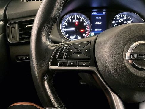 Used 2018 Nissan Rogue SV AWD/4WD image 17