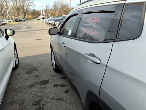 Used 2022 Jeep Compass Latitude image 10