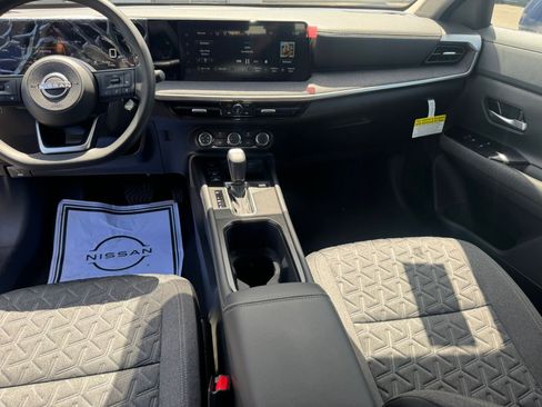 New 2025 Nissan Kicks SV image 12