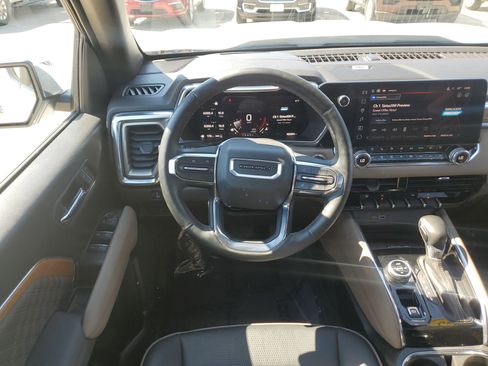 Used 2025 GMC Canyon Denali image 18