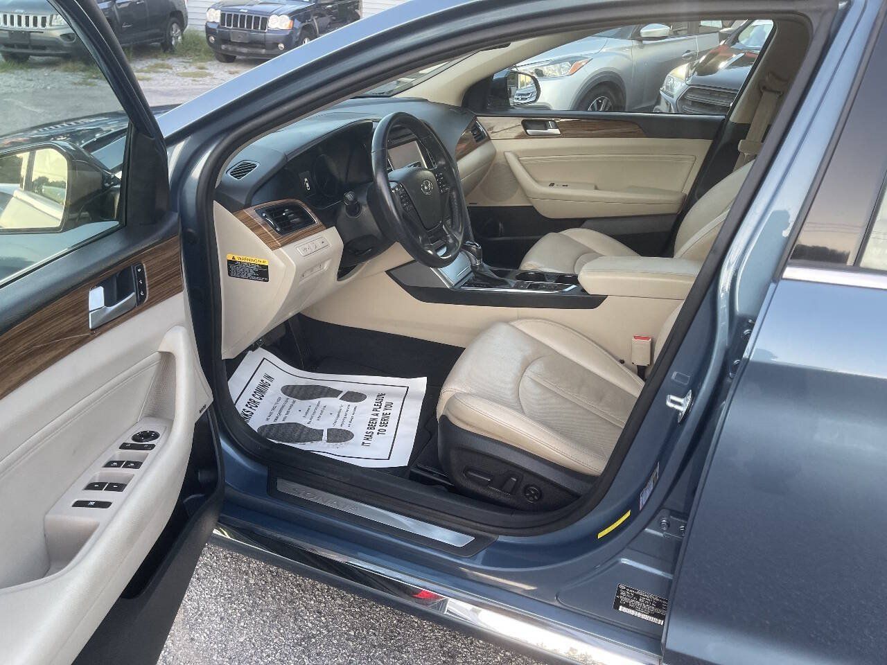 Used 2015 Hyundai Sonata Limited w/ Option Group 06 FWD image 9