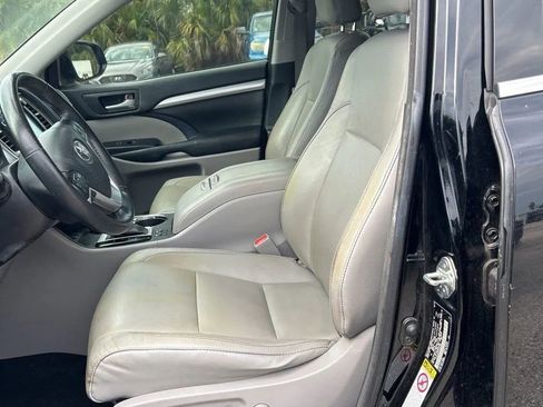 Used 2017 Toyota Highlander XLE AWD/4WD image 21