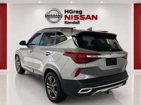 Used 2023 Kia Seltos S w/ Navigation Package FWD image 2