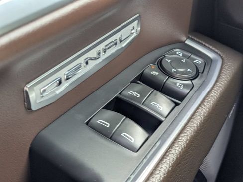 Used 2022 GMC Sierra 1500 Denali w/ Denali Reserve Package AWD/4WD image 25