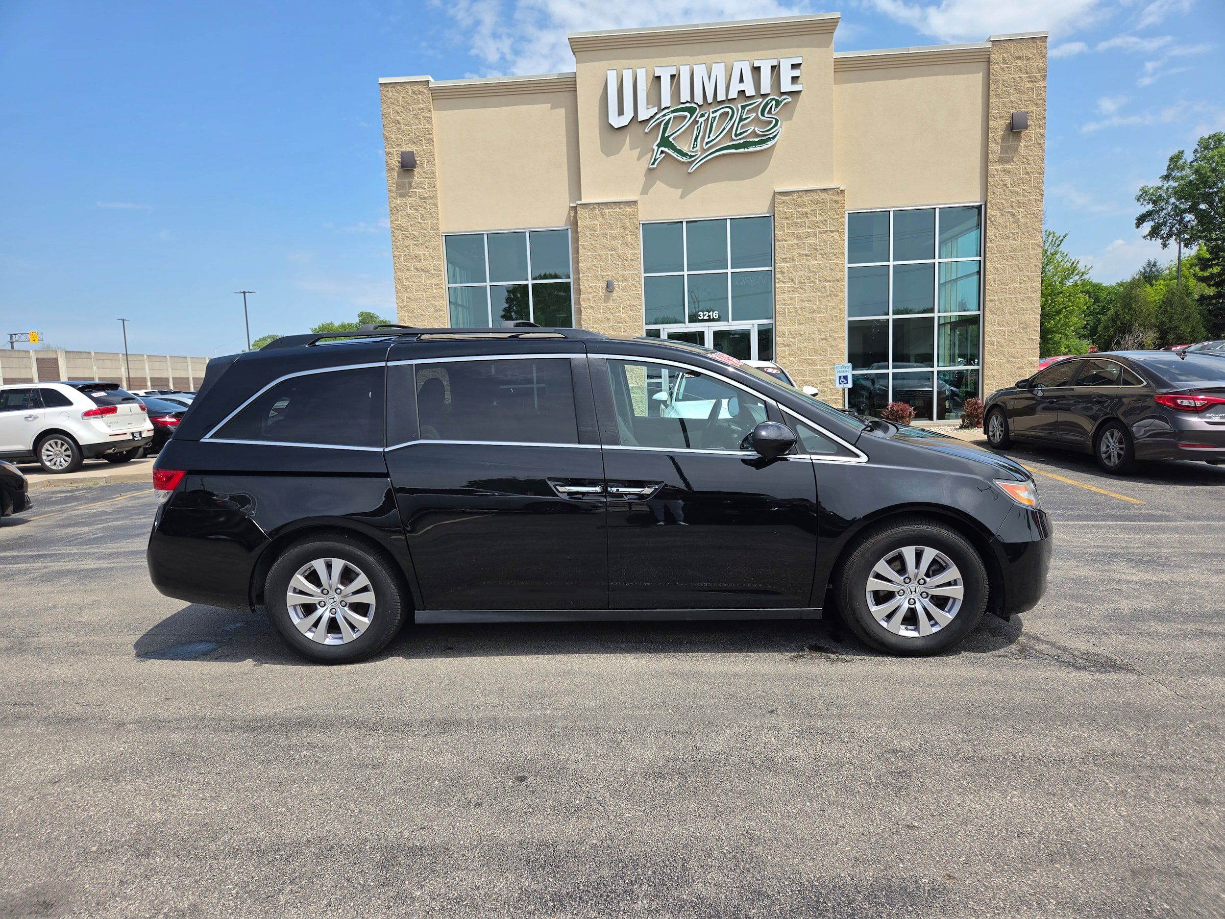 Used 2016 Honda Odyssey EX image 1