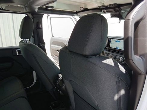 New 2025 Jeep Gladiator Sport image 24