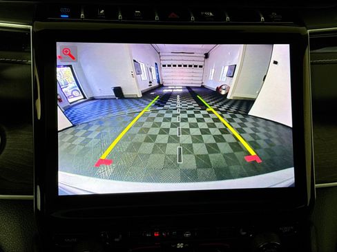 Used 2022 Jeep Grand Cherokee Limited 4xe image 29