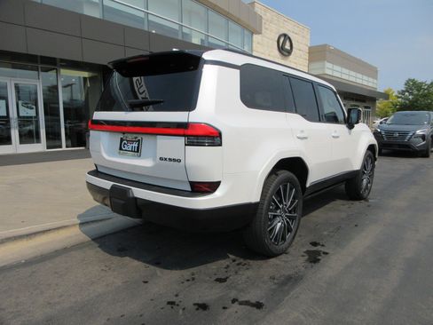 Used 2026 Lexus GX 550 w/ Accessory Package (2T) AWD/4WD image 9