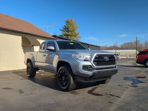 Used 2016 Toyota Tacoma SR w/ SR Convenience Package image 3