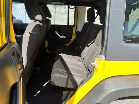 Used 2015 Jeep Wrangler Unlimited Rubicon w/ Connectivity Group image 20