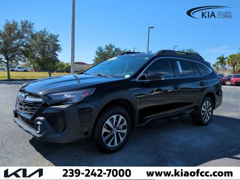 Used 2023 Subaru Outback Premium image 9