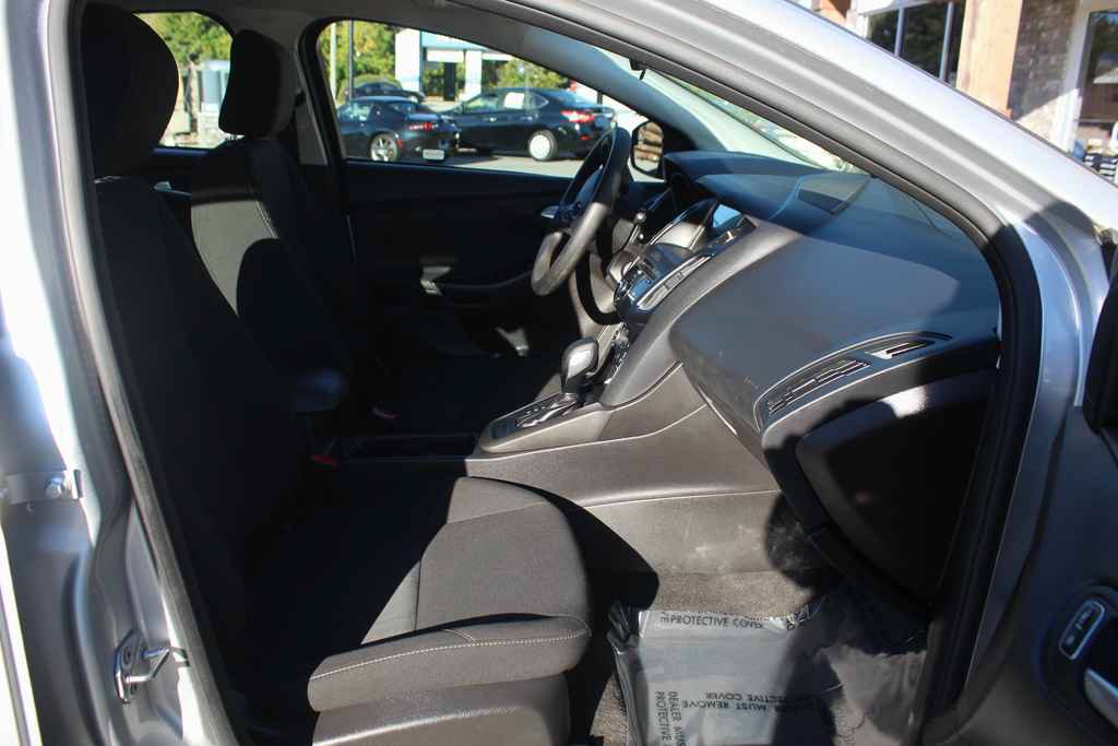 Used 2017 Ford Focus SEL FWD image 29