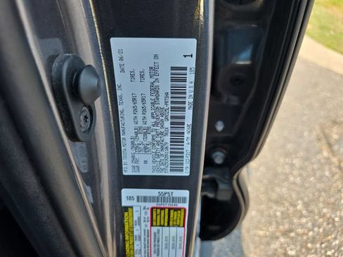 Used 2021 Toyota Tacoma TRD Sport w/ Technology Package RWD image 32