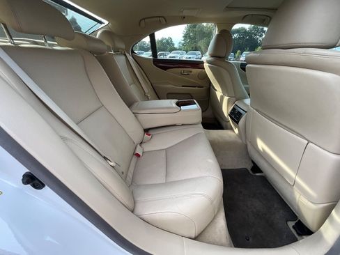 Used 2010 Lexus LS 460 RWD image 21