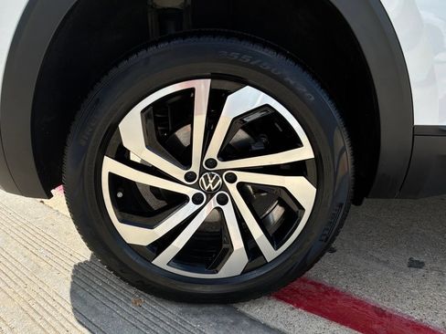 Used 2022 Volkswagen Atlas Cross Sport SE FWD image 9