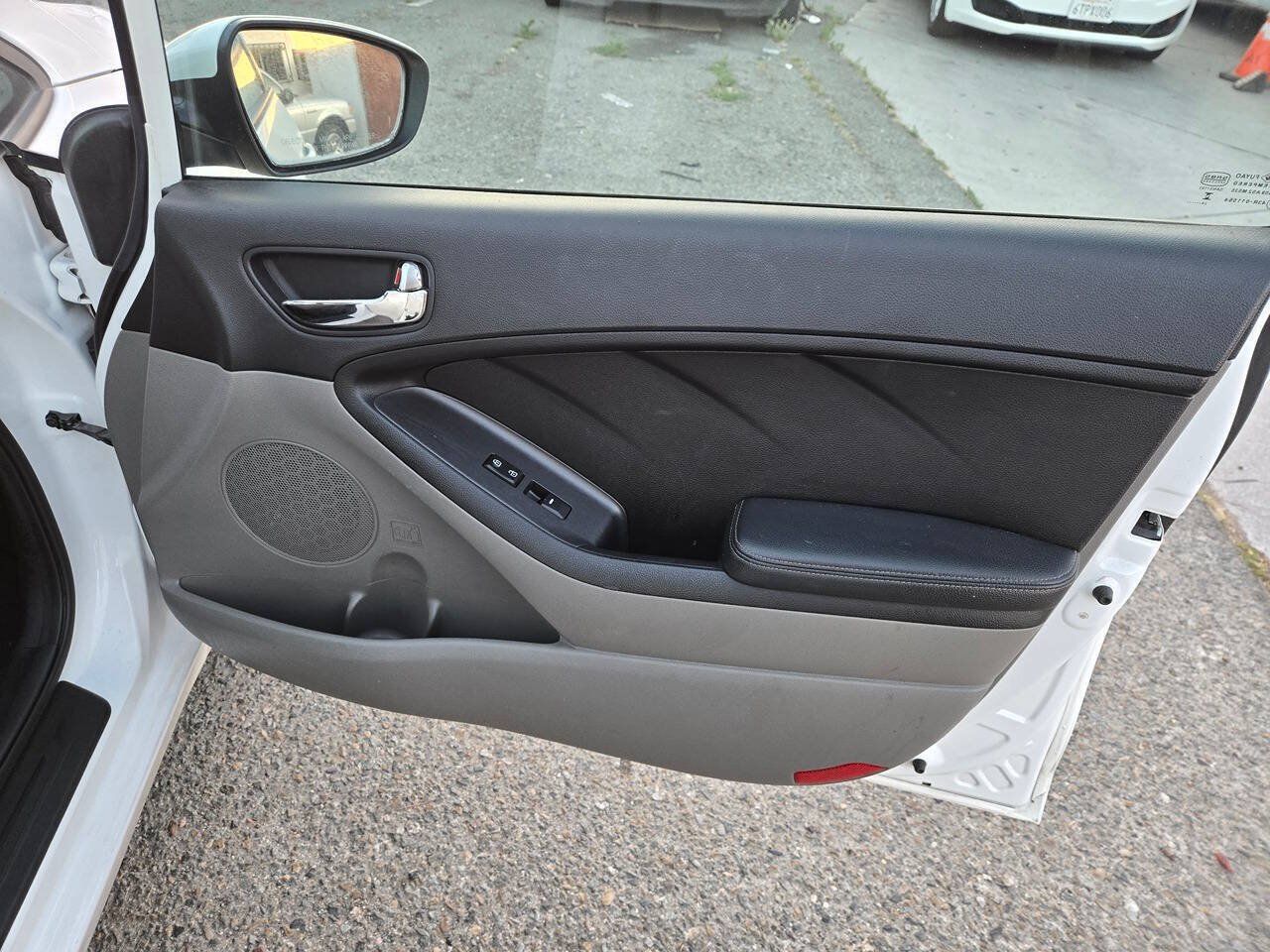 Used 2014 Kia Forte LX FWD image 32