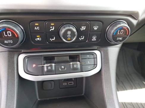 Used 2023 GMC Acadia SLT w/ Technology Package FWD image 3