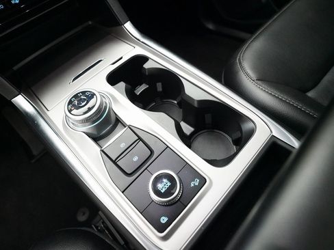 Used 2022 Ford Explorer Limited image 18