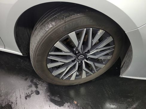 Used 2024 Nissan Altima 2.5 SV FWD image 10
