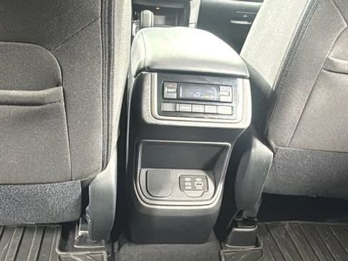 Used 2024 Subaru Ascent Premium w/ Convenience Package image 37