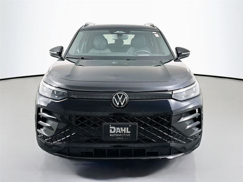Used 2025 Volkswagen Tiguan SE R-Line AWD/4WD image 3