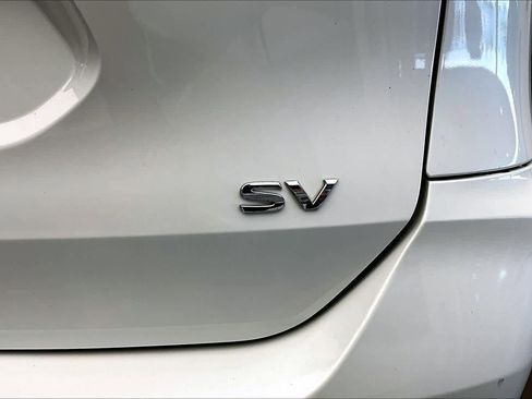 Used 2018 Nissan Rogue SV FWD image 10