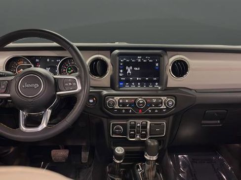 Used 2023 Jeep Gladiator Overland image 11