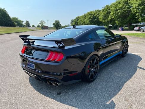 Used 2022 Ford Mustang Shelby GT500 w/ Carbon Fiber Track Pack RWD image 11