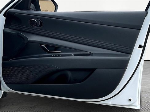 Certified 2025 Hyundai Elantra Sport image 24