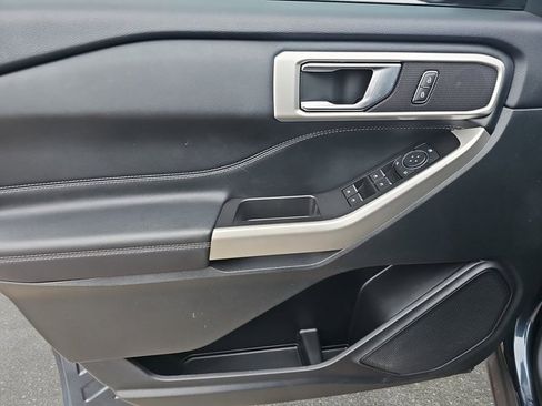 Used 2022 Ford Explorer XLT w/ Equipment Group 202A image 28