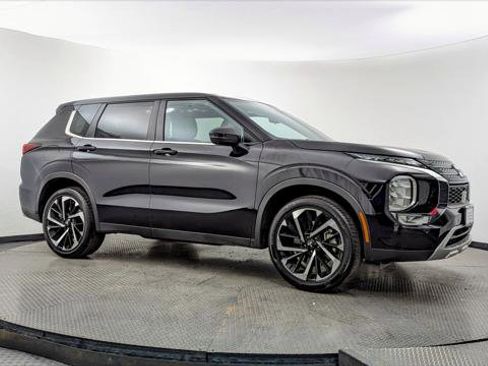 Used 2024 Mitsubishi Outlander SE image 11