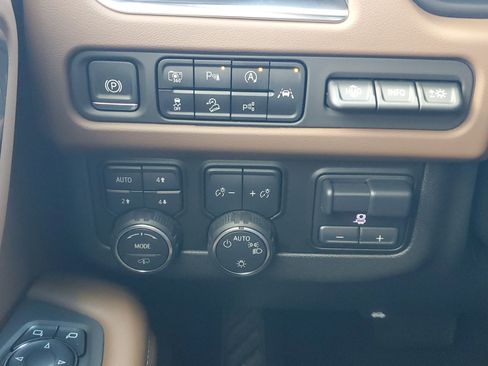 Used 2024 Chevrolet Tahoe High Country w/ Advanced Technology Package AWD/4WD image 27