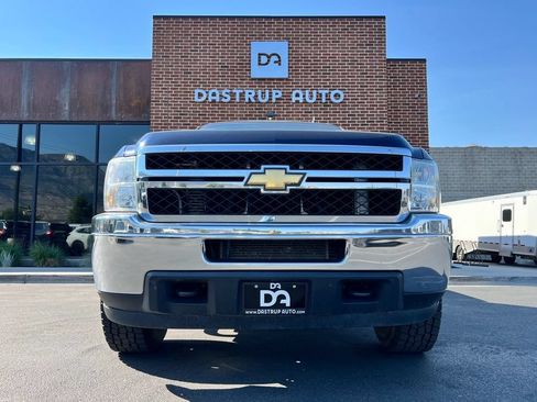 Used 2011 Chevrolet Silverado 2500 LT AWD/4WD image 2