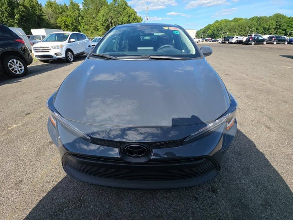 Used 2025 Toyota Corolla LE FWD image 2