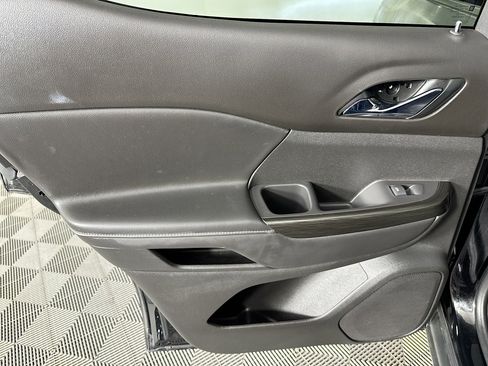 Used 2021 GMC Acadia SLT w/ Elevation Edition image 25