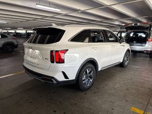 Used 2022 Kia Sorento S FWD image 4