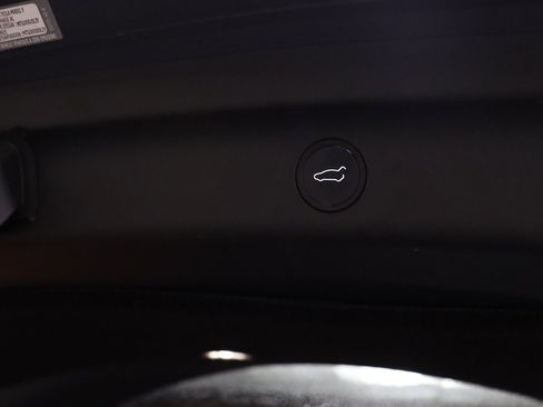 Used 2022 Tesla Model Y Performance image 32