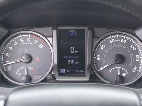 Used 2016 Toyota Tacoma TRD Sport w/ Towing Package image 19